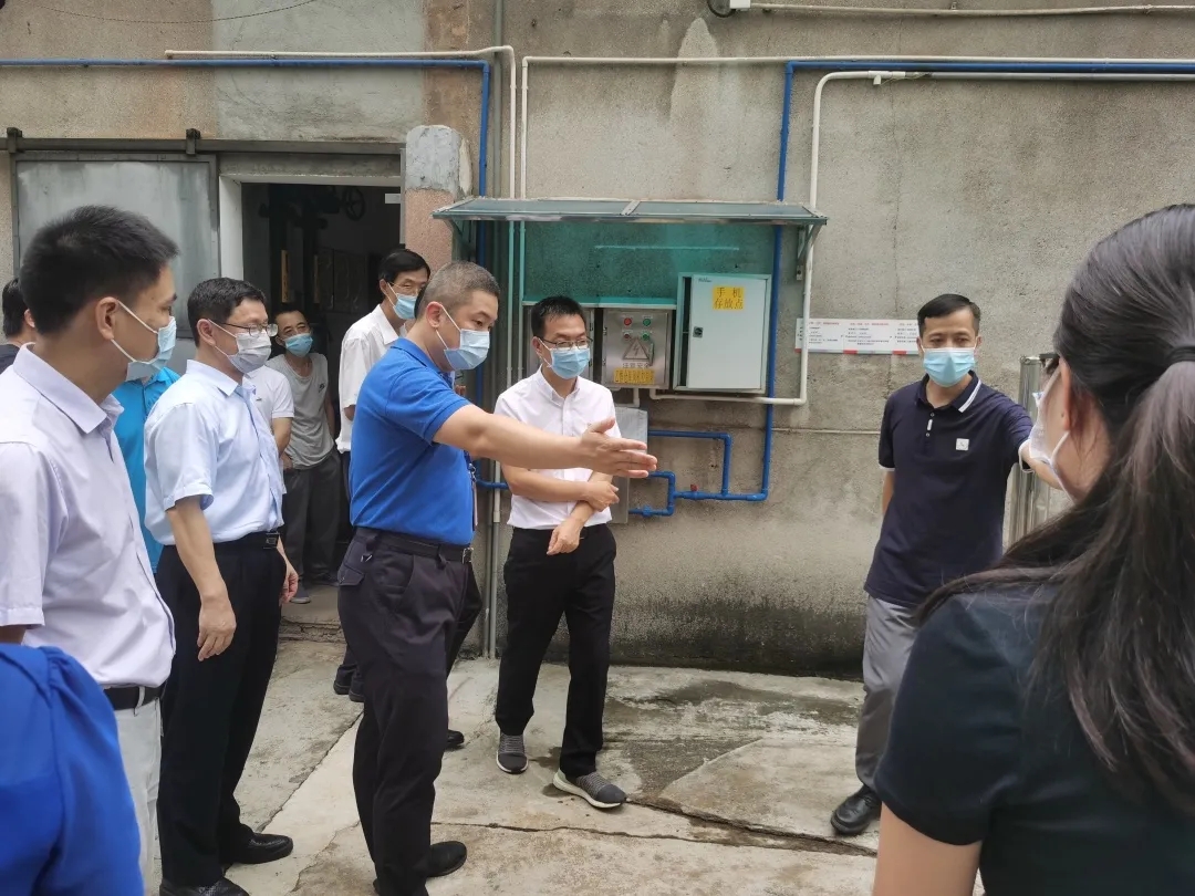 海珠区常务副区长傅晓初到白云山光华公司开展安全生产检查